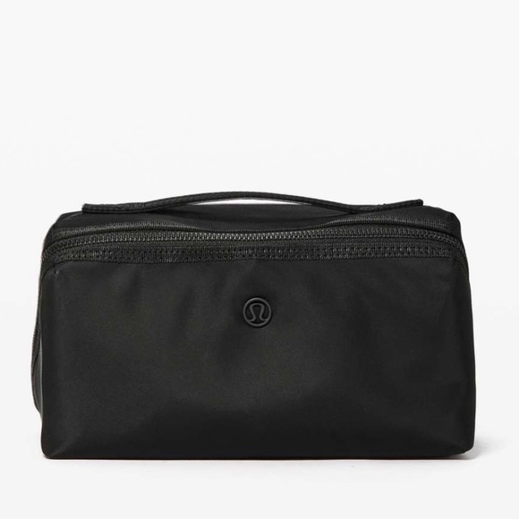 lululemon cosmetic bolsa